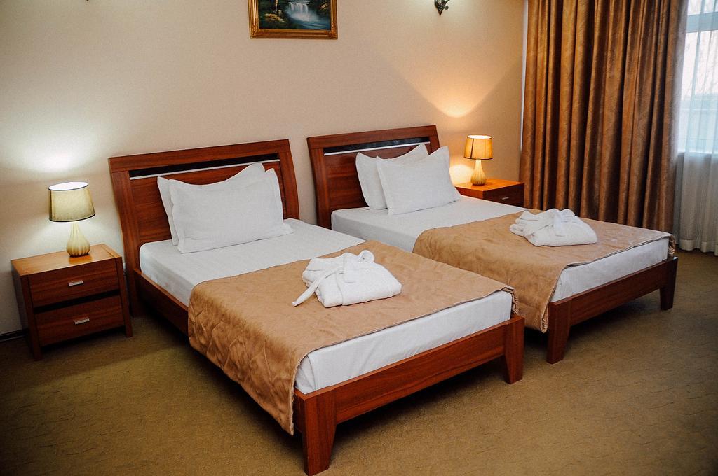 Dostyk Hotel Schymkent Exterior foto