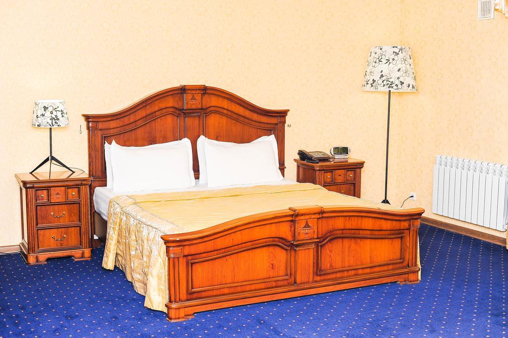 Dostyk Hotel Schymkent Exterior foto