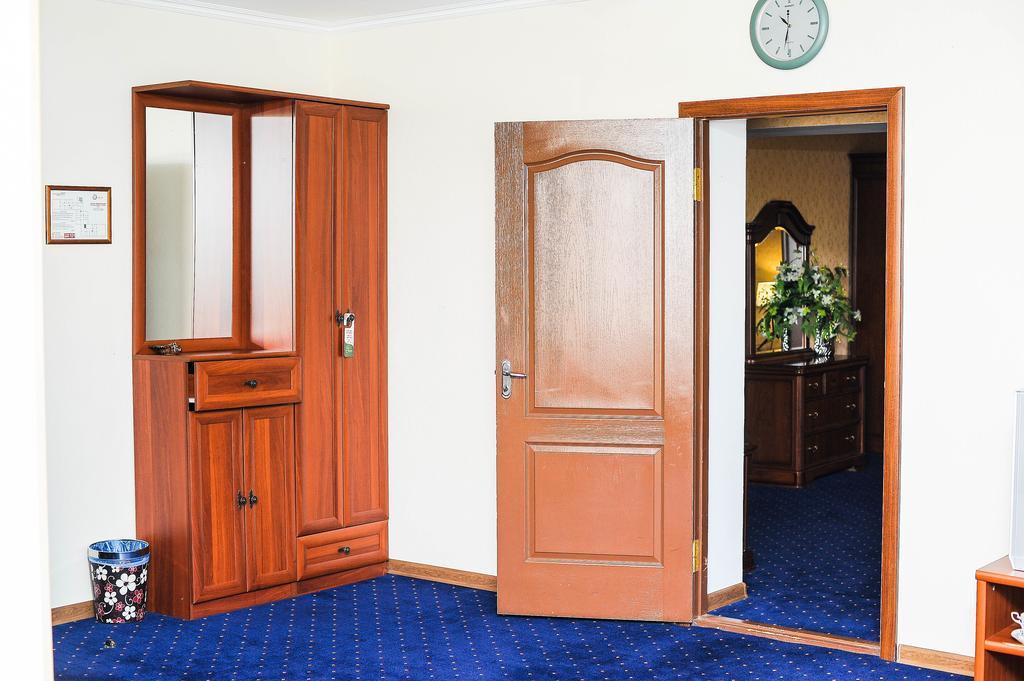 Dostyk Hotel Schymkent Exterior foto