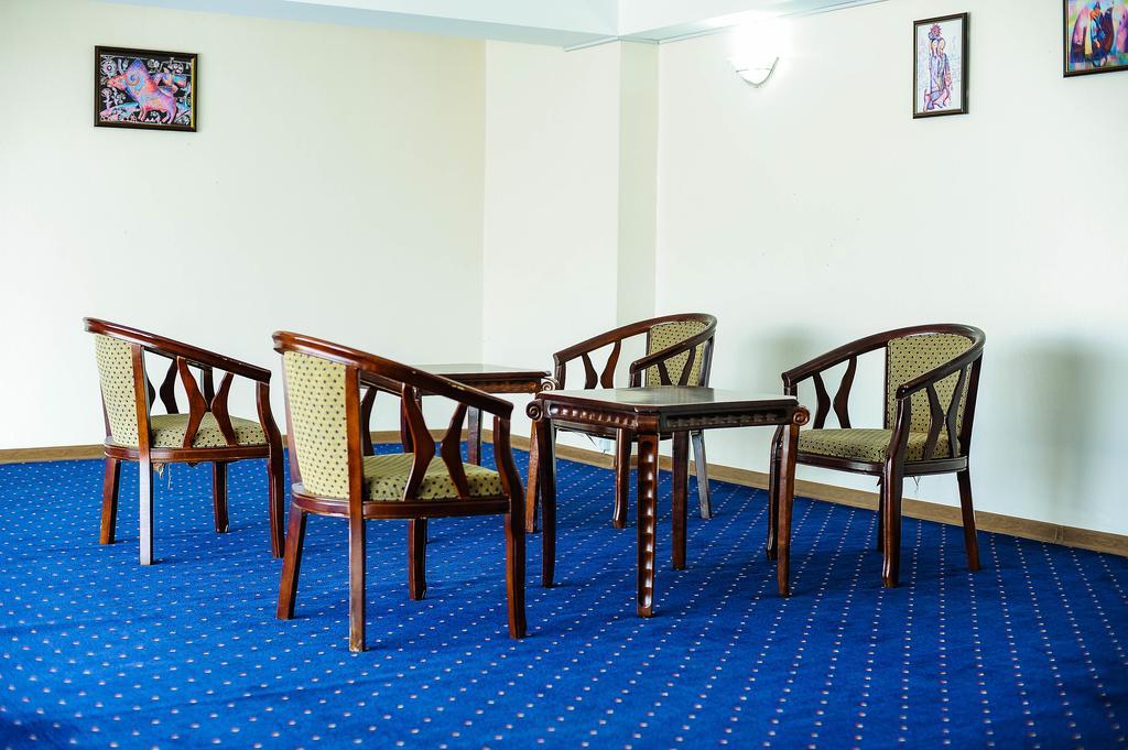 Dostyk Hotel Schymkent Exterior foto