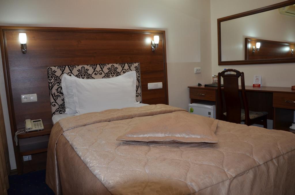 Dostyk Hotel Schymkent Exterior foto