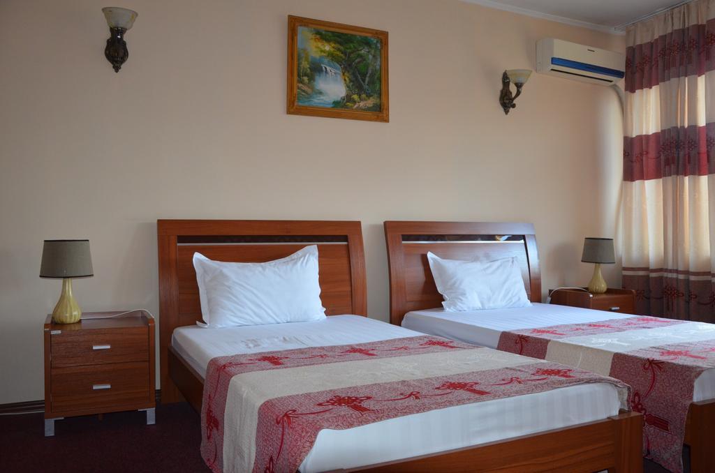 Dostyk Hotel Schymkent Exterior foto
