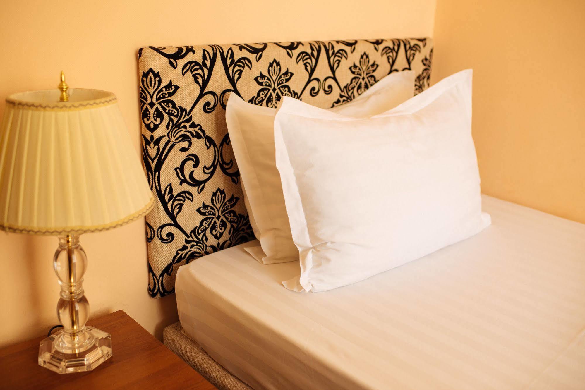 Dostyk Hotel Schymkent Exterior foto