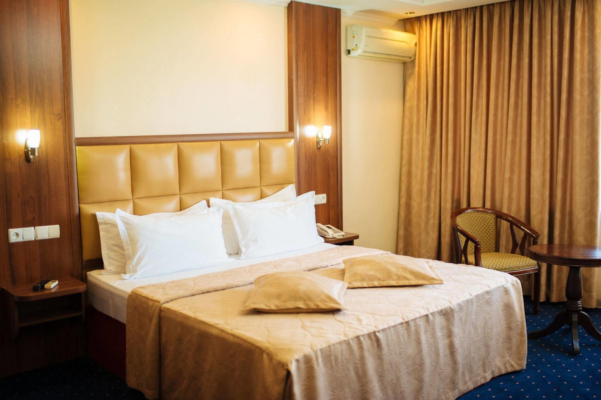 Dostyk Hotel Schymkent Exterior foto
