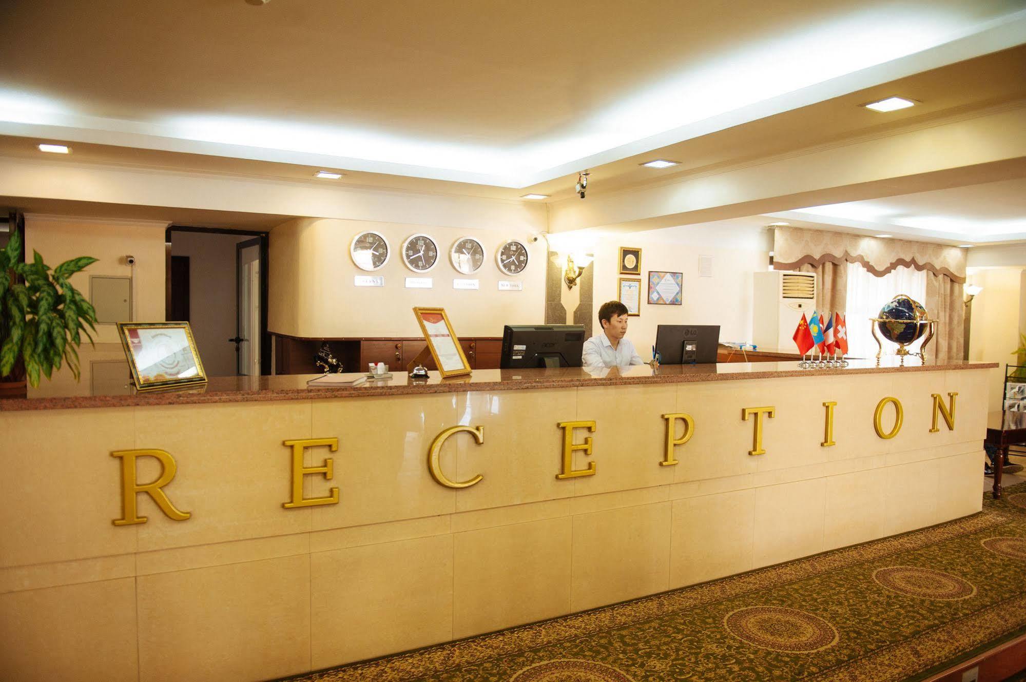 Dostyk Hotel Schymkent Exterior foto